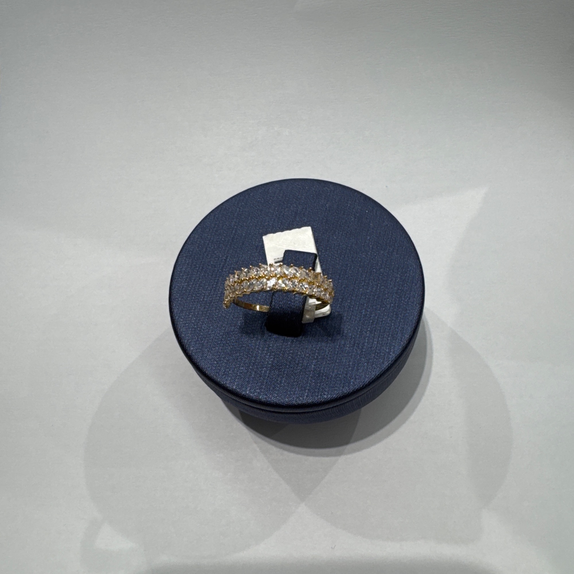 انگشتر با سنگ سفید