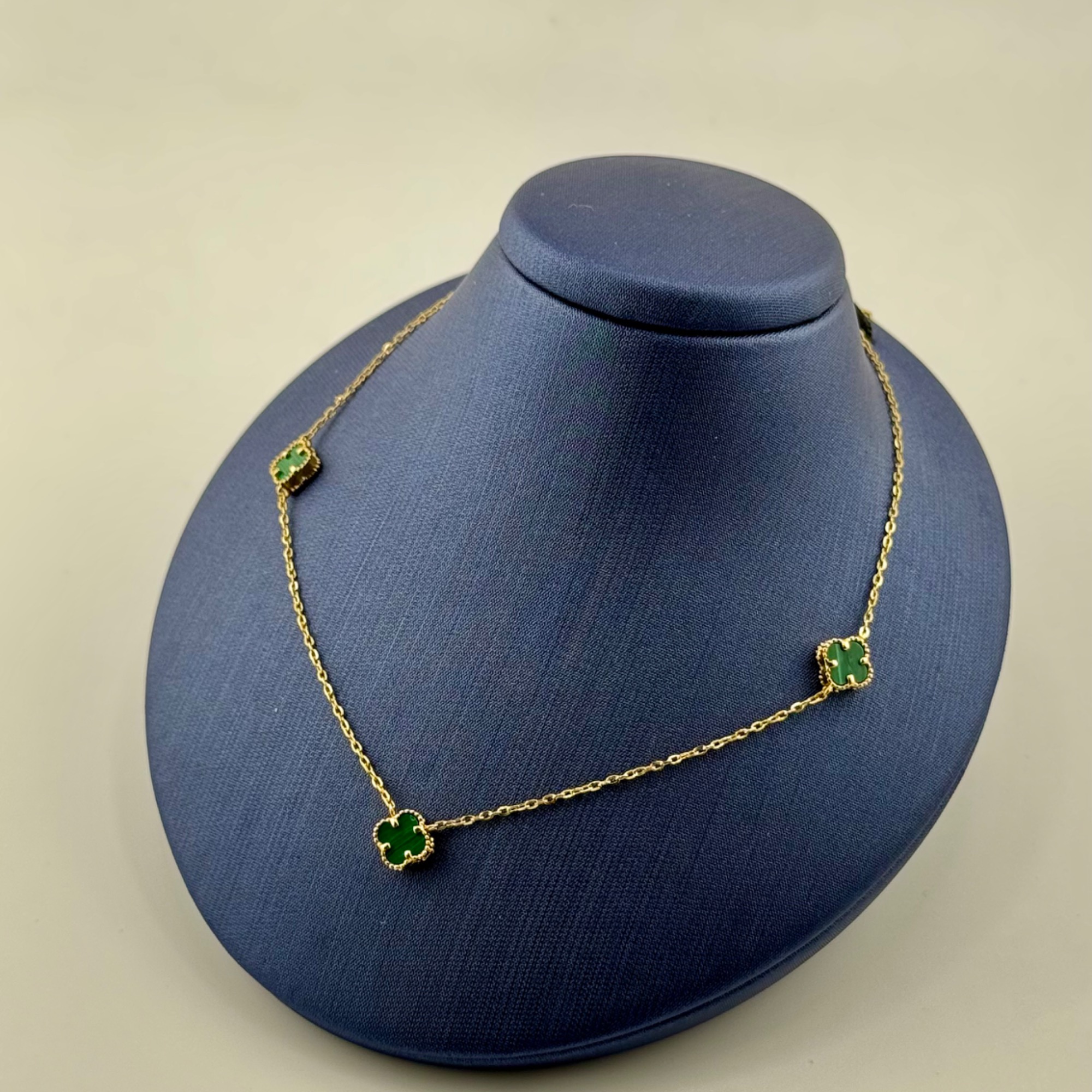 گردنبند سه گل ونکلیف سبز